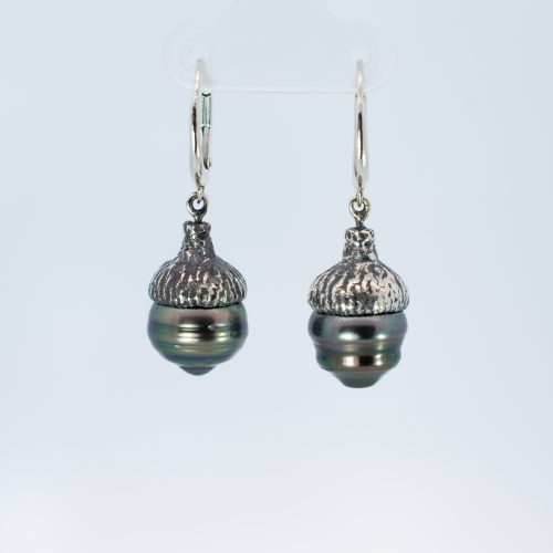 Wave Action Series, Black Tahitian Pearl Water oak top earrings